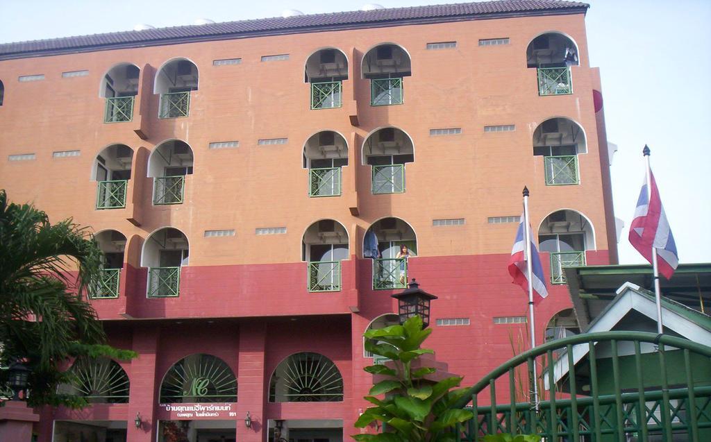 Baankhunmae Apartment Bangkok Exterior foto