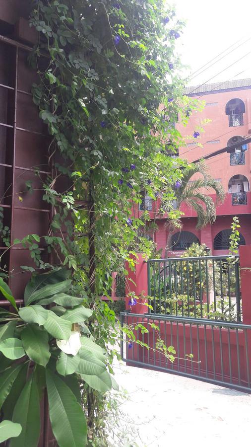 Baankhunmae Apartment Bangkok Exterior foto